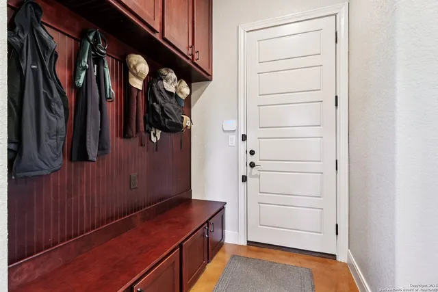 $800,000 | 156 Pr 2771 Mico Tx 78056, Mico, TX 78056