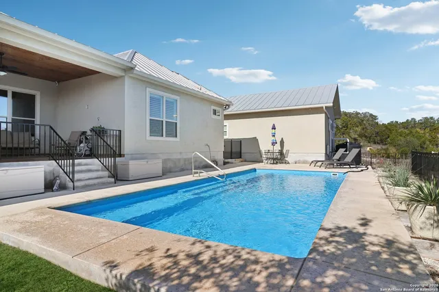 $800,000 | 156 Pr 2771 Mico Tx 78056, Mico, TX 78056