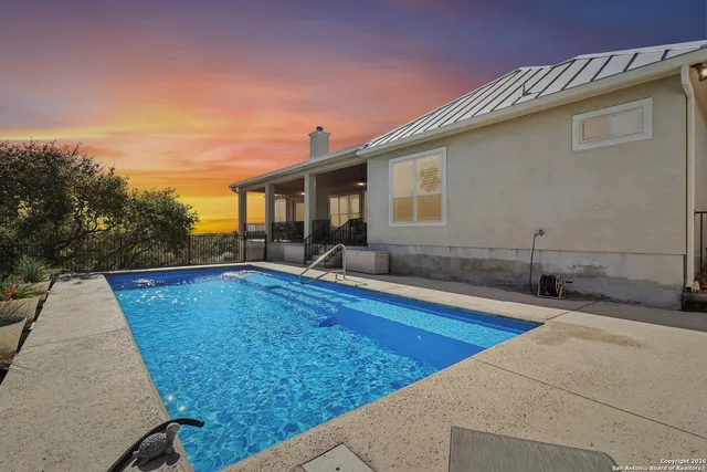 $800,000 | 156 Pr 2771 Mico Tx 78056, Mico, TX 78056