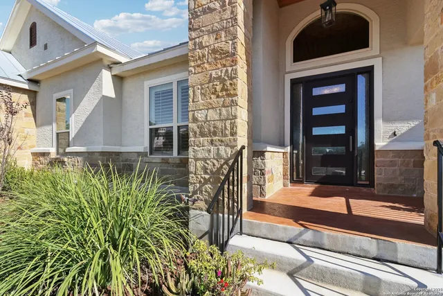 $800,000 | 156 Pr 2771 Mico Tx 78056, Mico, TX 78056