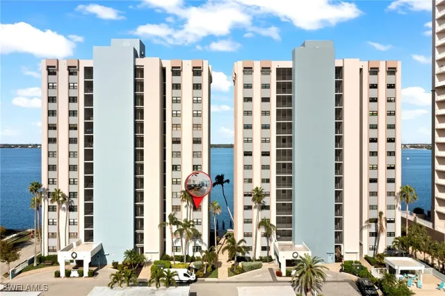 $399,000 | 1925 Clifford Street, Unit 403, Fort Myers, FL 33901