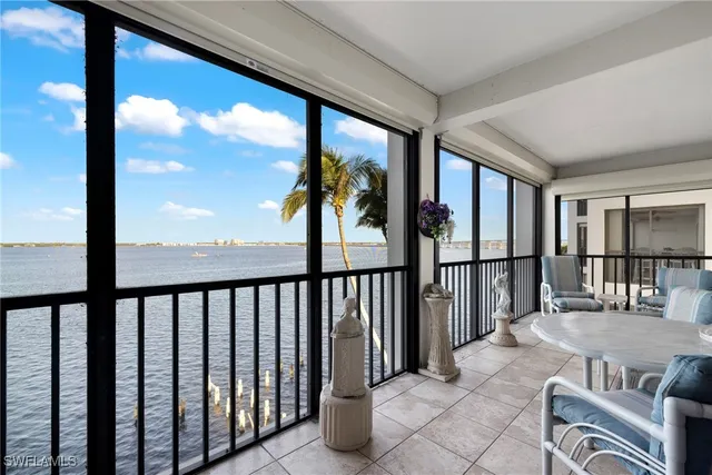 $399,000 | 1925 Clifford Street, Unit 403, Fort Myers, FL 33901