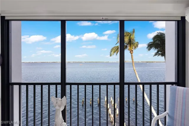 $399,000 | 1925 Clifford Street, Unit 403, Fort Myers, FL 33901