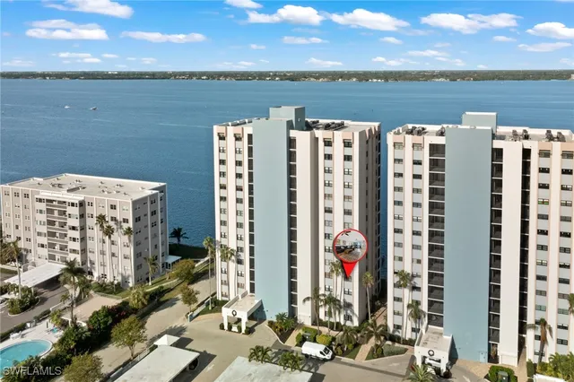 $399,000 | 1925 Clifford Street, Unit 403, Fort Myers, FL 33901