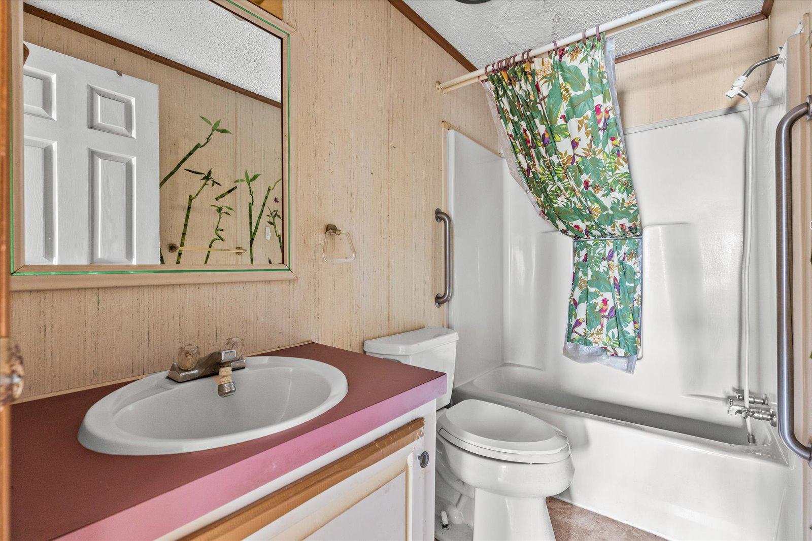 333 Newcomer Road Windsor, PA 17366 - Photo 91 of 112 Mobile Home Second Bathroom