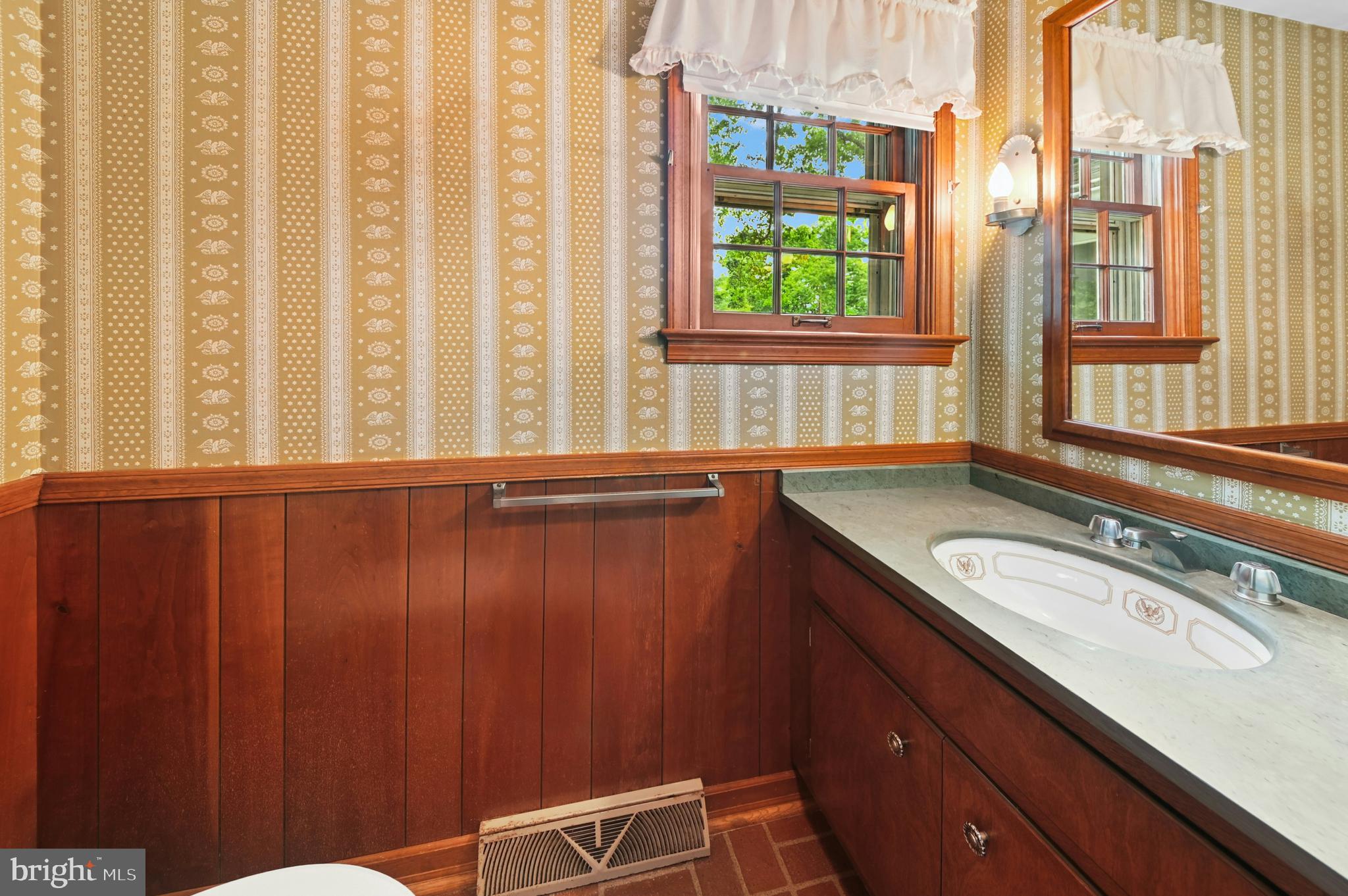 1501 Colesville Road Bethlehem, PA 18015 - Photo 19 of 37