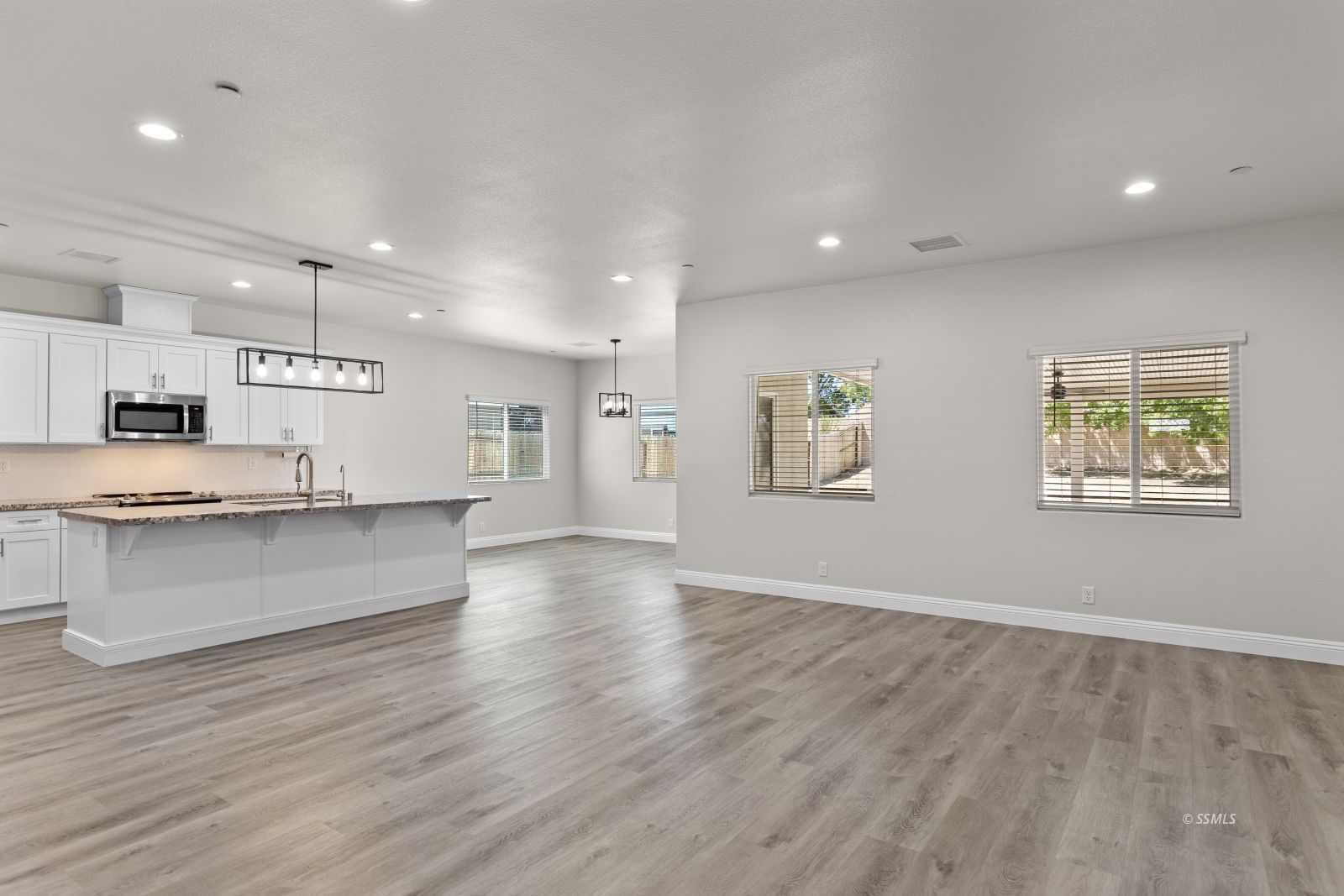 817 Paradise Drive Ridgecrest, CA 93555 - Photo 8 of 39 Gallery Image 8
