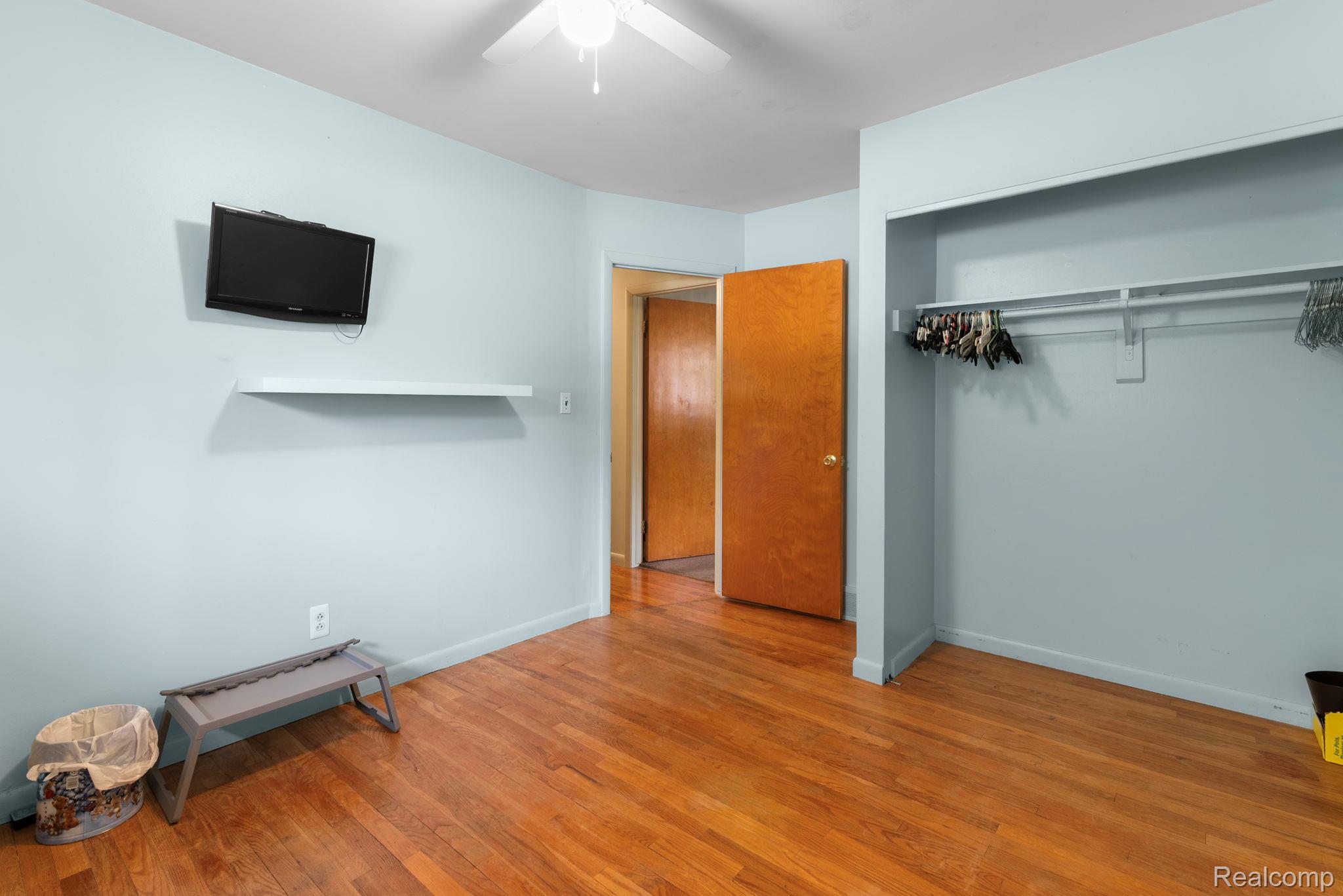 9971 Merriman Road Livonia, MI 48150 - Photo 25 of 40 25-web-or-mls-DSC_3258.jpg