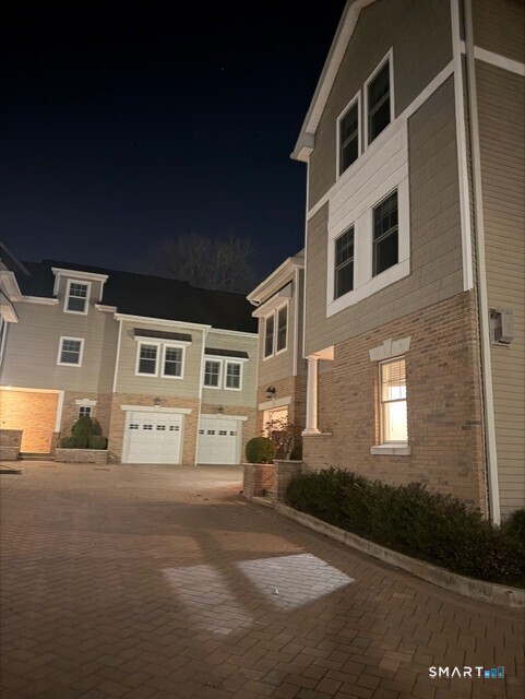 88 Maple Tree Avenue, Unit E Stamford, CT 06906 - Photo 36 of 50 a front view of a house with a yard