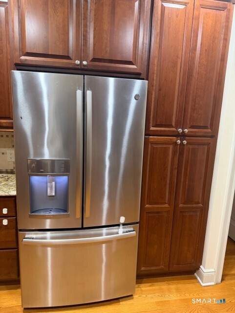 88 Maple Tree Avenue, Unit E Stamford, CT 06906 - Photo 10 of 50 a close view of refrigerator