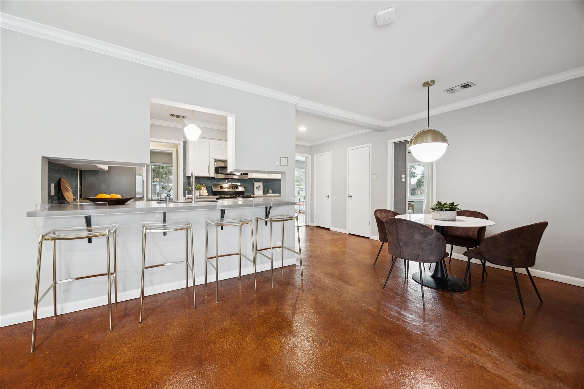 5234 Libbey Drive Houston, TX 77092 - Photo 21 of 35 The breakfast bar is a great space to have casual meals.