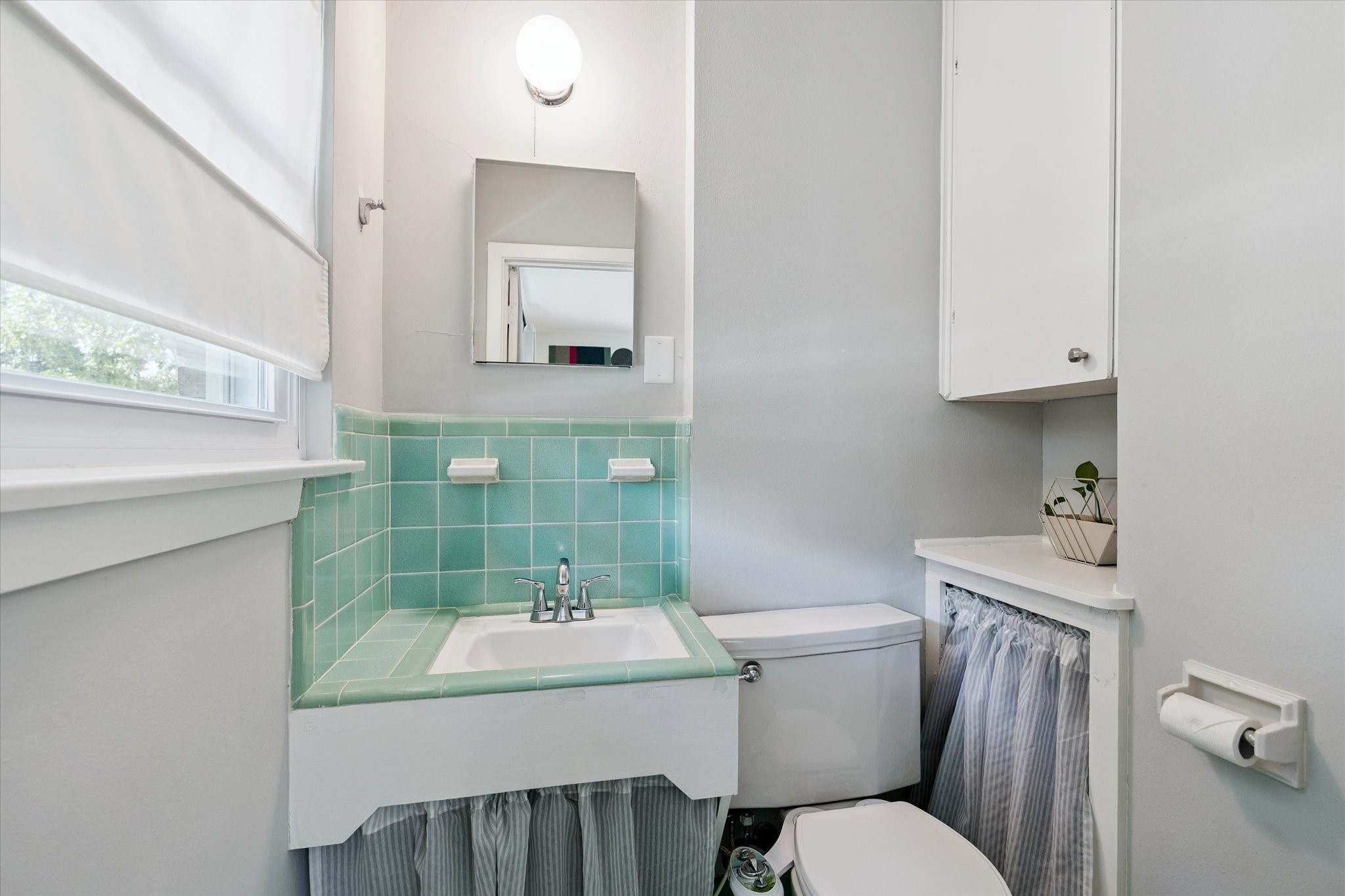 5234 Libbey Drive Houston, TX 77092 - Photo 23 of 35 Nostalgic half-bath with vintage touches.