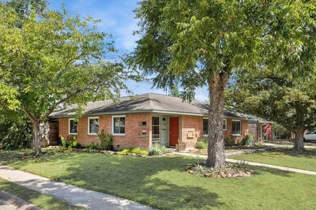 $475,000 | 5234 Libbey Drive, Houston, TX 77092