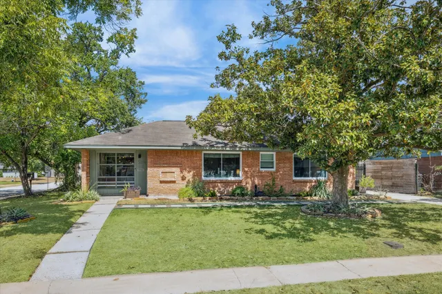 $475,000 | 5234 Libbey Drive, Houston, TX 77092