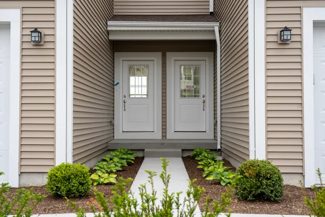 $349,900 | 513 Amherst Drive, Sycamore, IL 60178