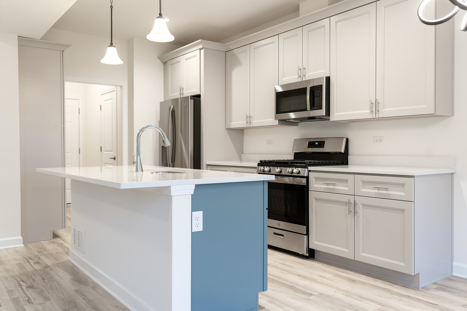 513 Amherst Drive Sycamore, IL 60178 - Photo 3 of 36