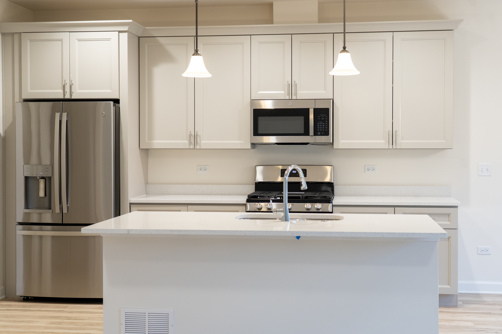 513 Amherst Drive Sycamore, IL 60178 - Photo 5 of 36