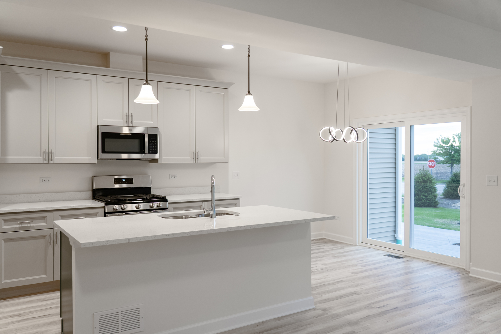 513 Amherst Drive Sycamore, IL 60178 - Photo 6 of 36