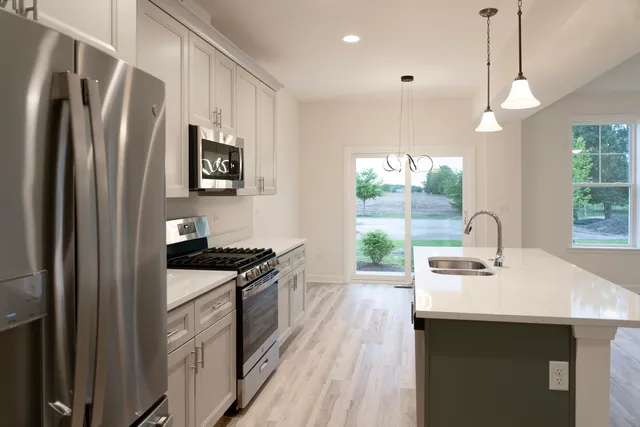 $349,900 | 513 Amherst Drive, Sycamore, IL 60178