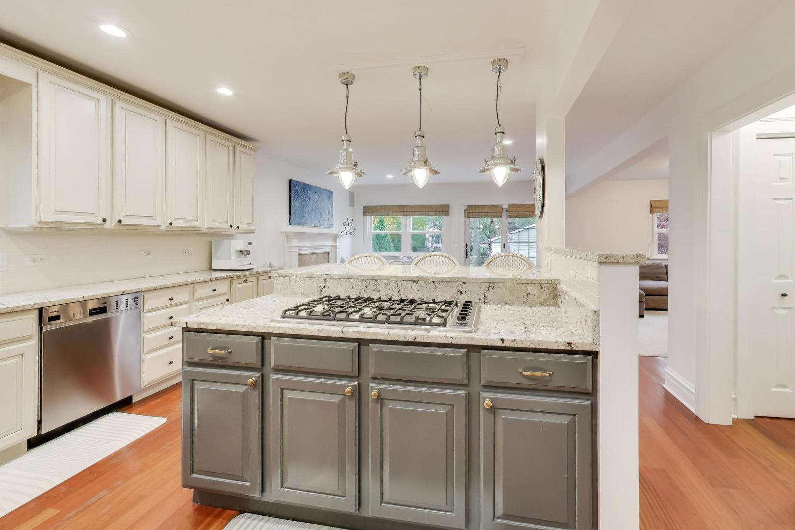 1092 Ash Street Winnetka, IL 60093 - Photo 11 of 48