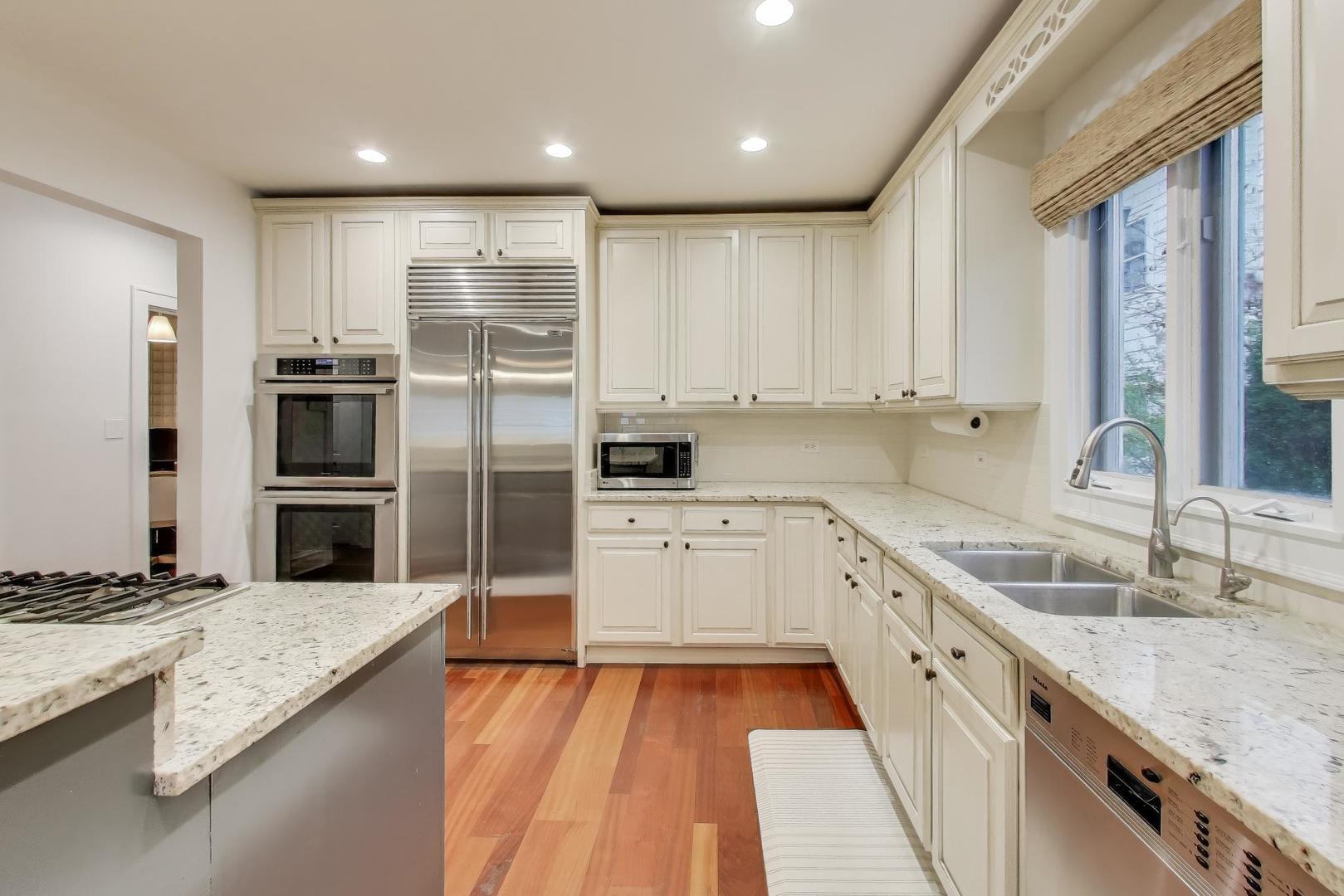 1092 Ash Street Winnetka, IL 60093 - Photo 9 of 48