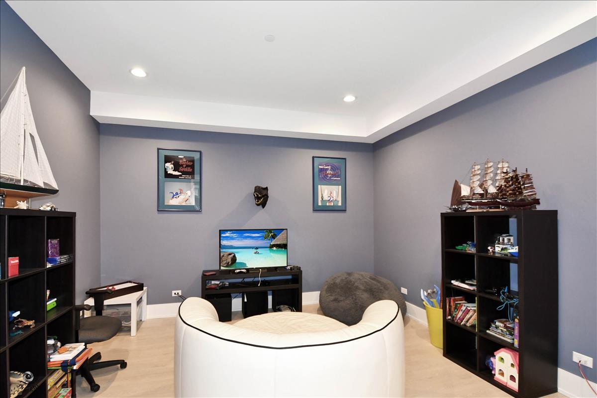 1722 Chapel Court Northbrook, IL 60062 - Photo 13 of 32