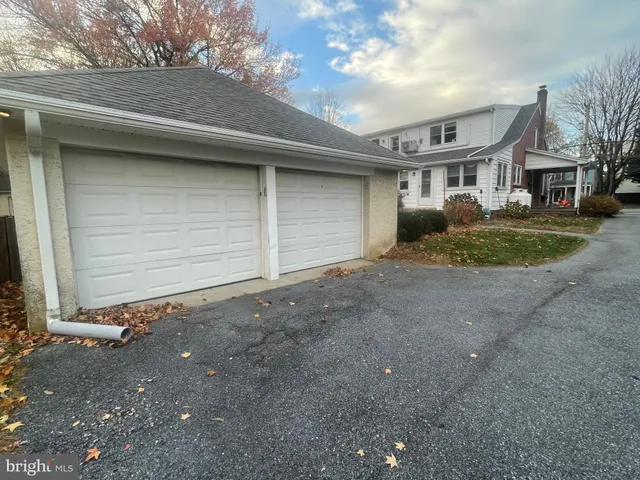 a view of a grassy field with an trees
