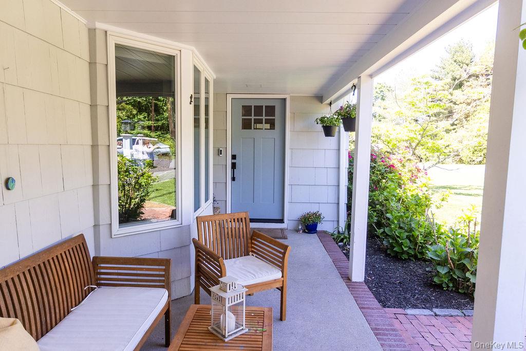 22 Braemer Road Setauket, NY 11733 - Photo 4 of 45
