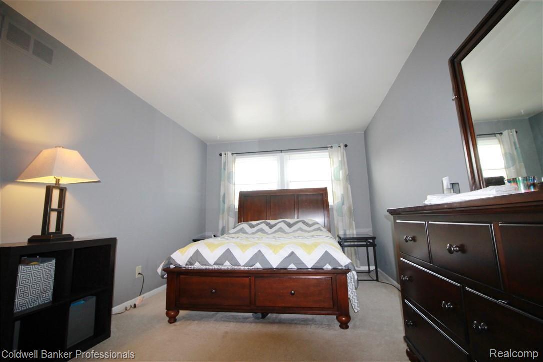 5276 Lethbridge Road Grand Blanc, MI 48439 - Photo 8 of 17 IMG_9863.jpeg