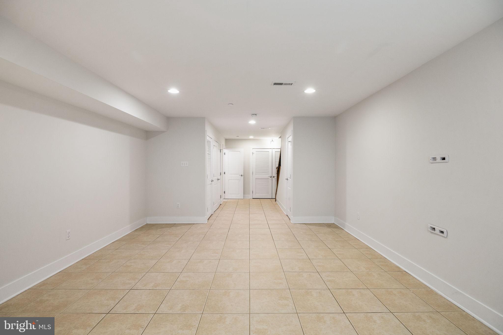 2140 Carpenter Street Philadelphia, PA 19146 - Photo 32 of 41 a view of an empty room