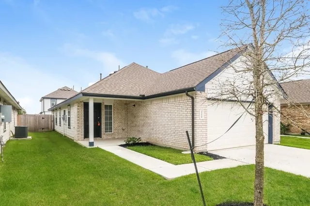 $1,800 | 2228 Onyx Lane, Conroe, TX 77301