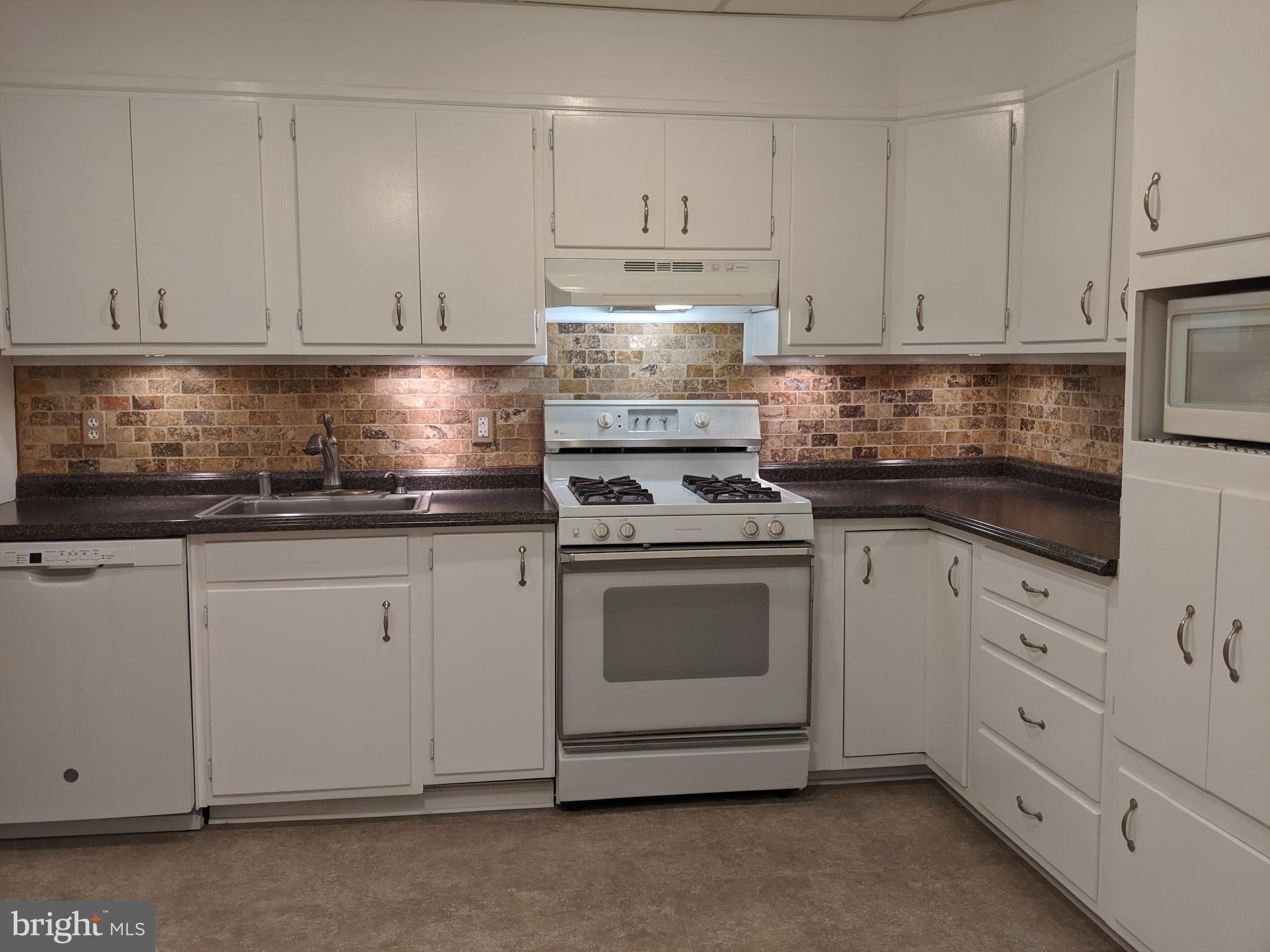 413 Riverside Drive Baltimore, MD 21221 - Photo 6 of 34 Gallery Image 6