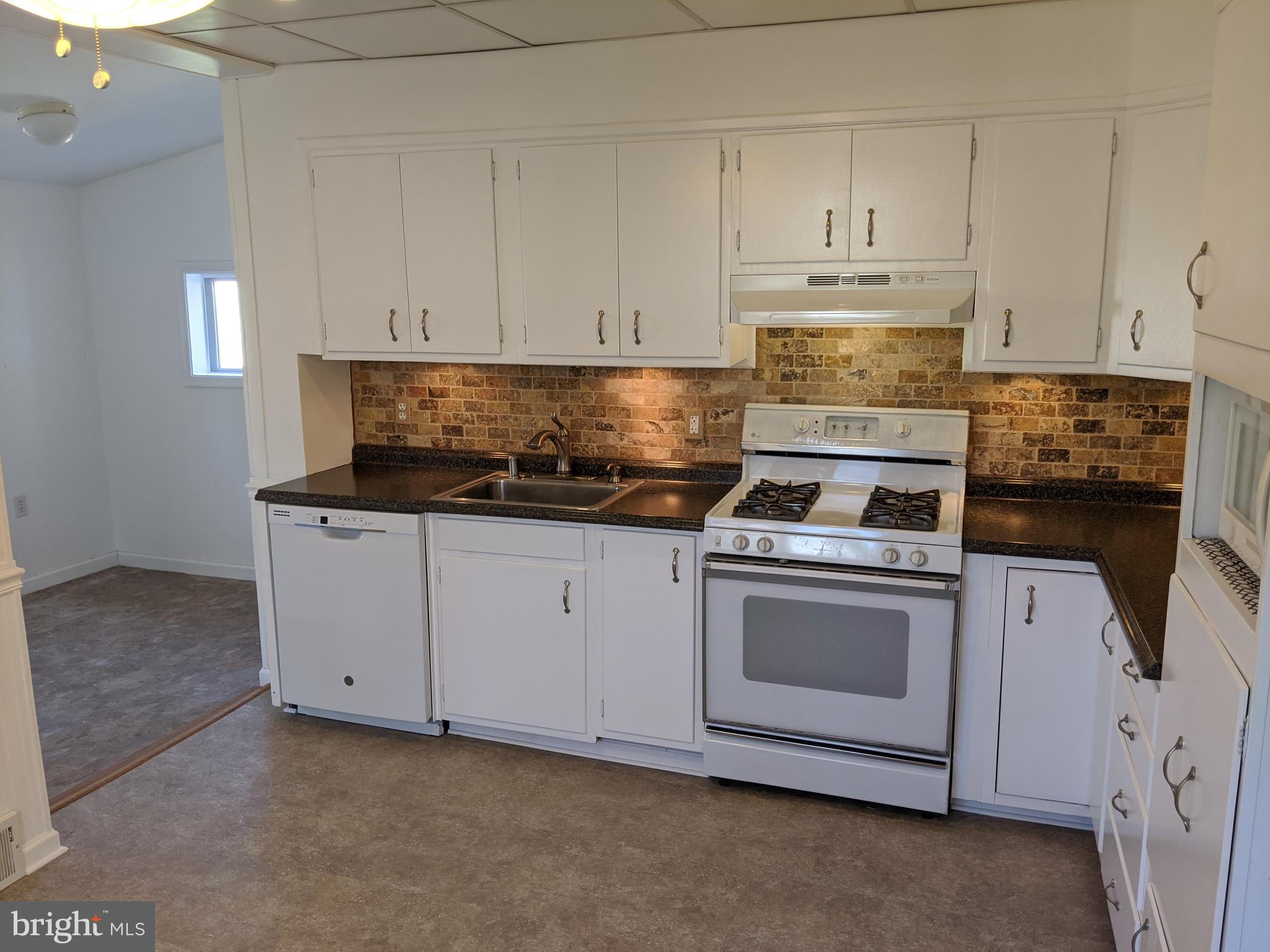 413 Riverside Drive Baltimore, MD 21221 - Photo 7 of 34 Gallery Image 7