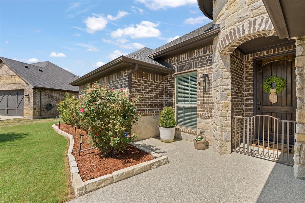 103 Nolan Riv Run Godley, TX 76044 - Photo 6 of 33 Gallery Image 6