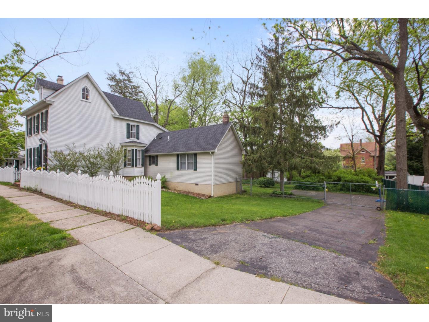 214 Ridgway Street Mount Holly, NJ 08060 - Photo 2 of 25 Driveway