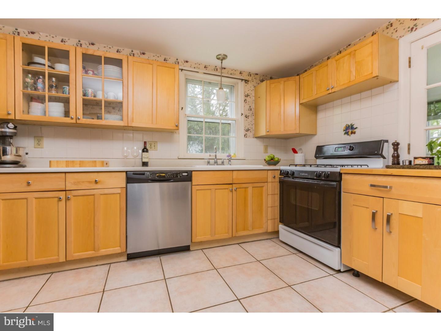214 Ridgway Street Mount Holly, NJ 08060 - Photo 9 of 25 Kitchen