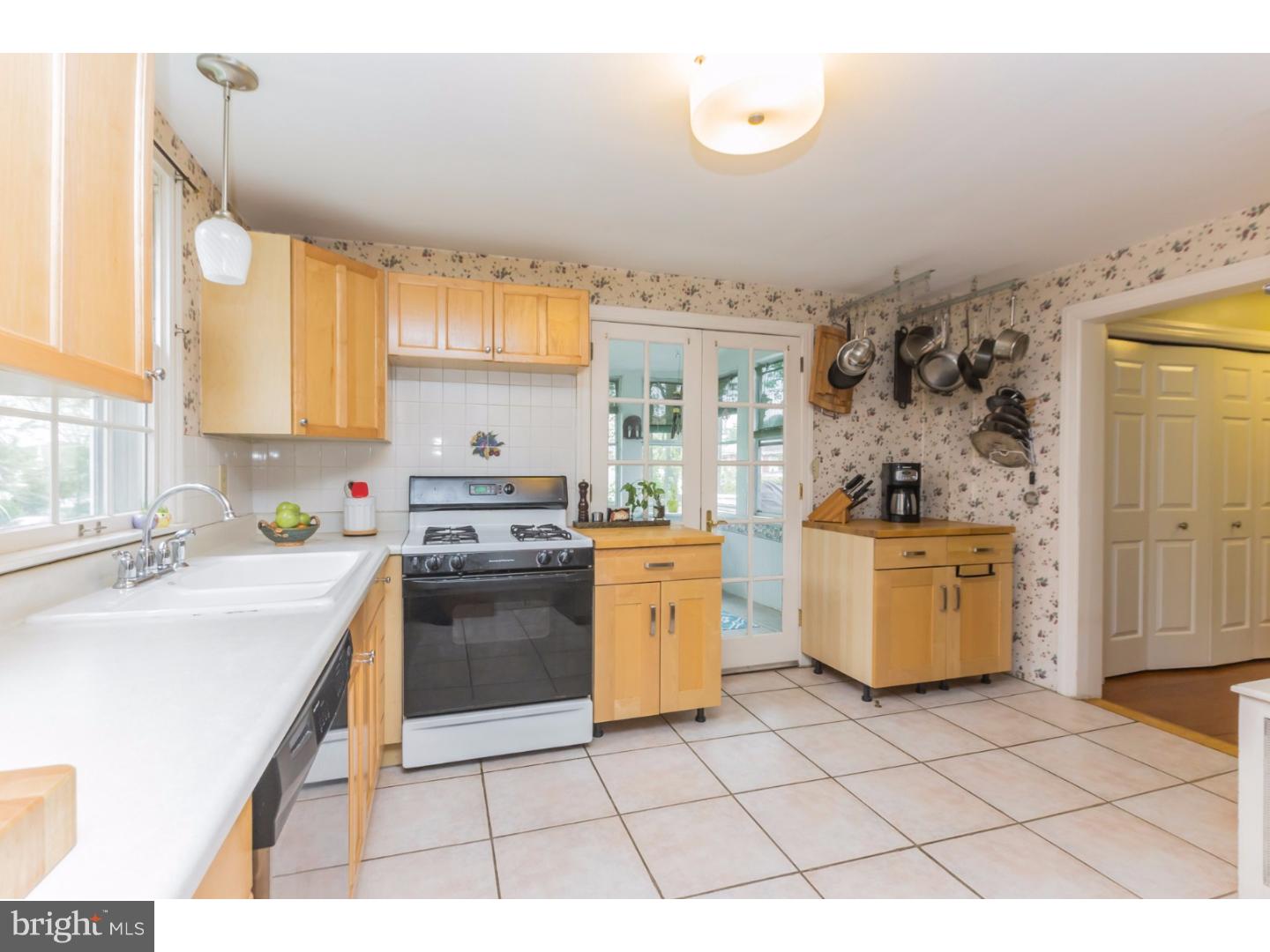 214 Ridgway Street Mount Holly, NJ 08060 - Photo 10 of 25 Kitchen