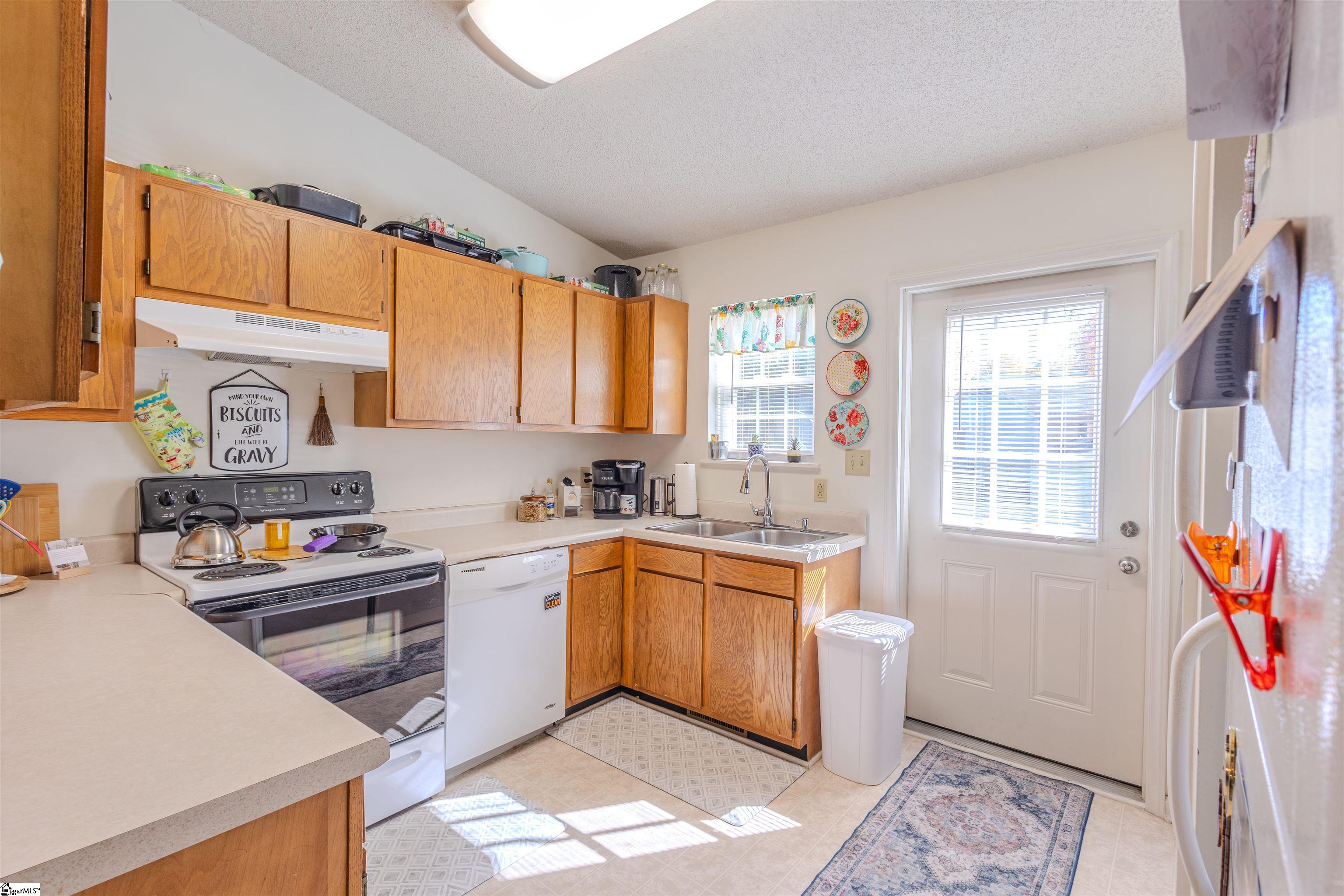 1306 State Park Road Greenville, SC 29609 - Photo 5 of 22