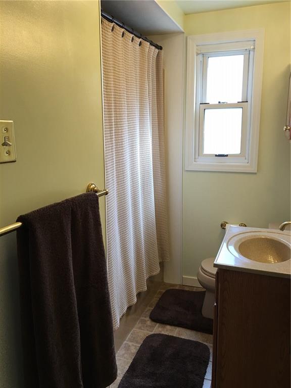 121 Rockingham Road Pittsburgh, PA 15238 - Photo 12 of 23 Main Floor Full Bath
