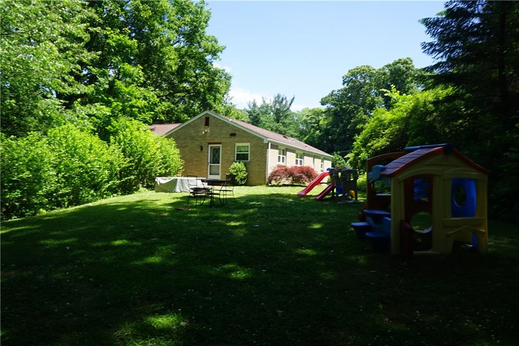 121 Rockingham Road Pittsburgh, PA 15238 - Photo 21 of 23 Exterior Yard
