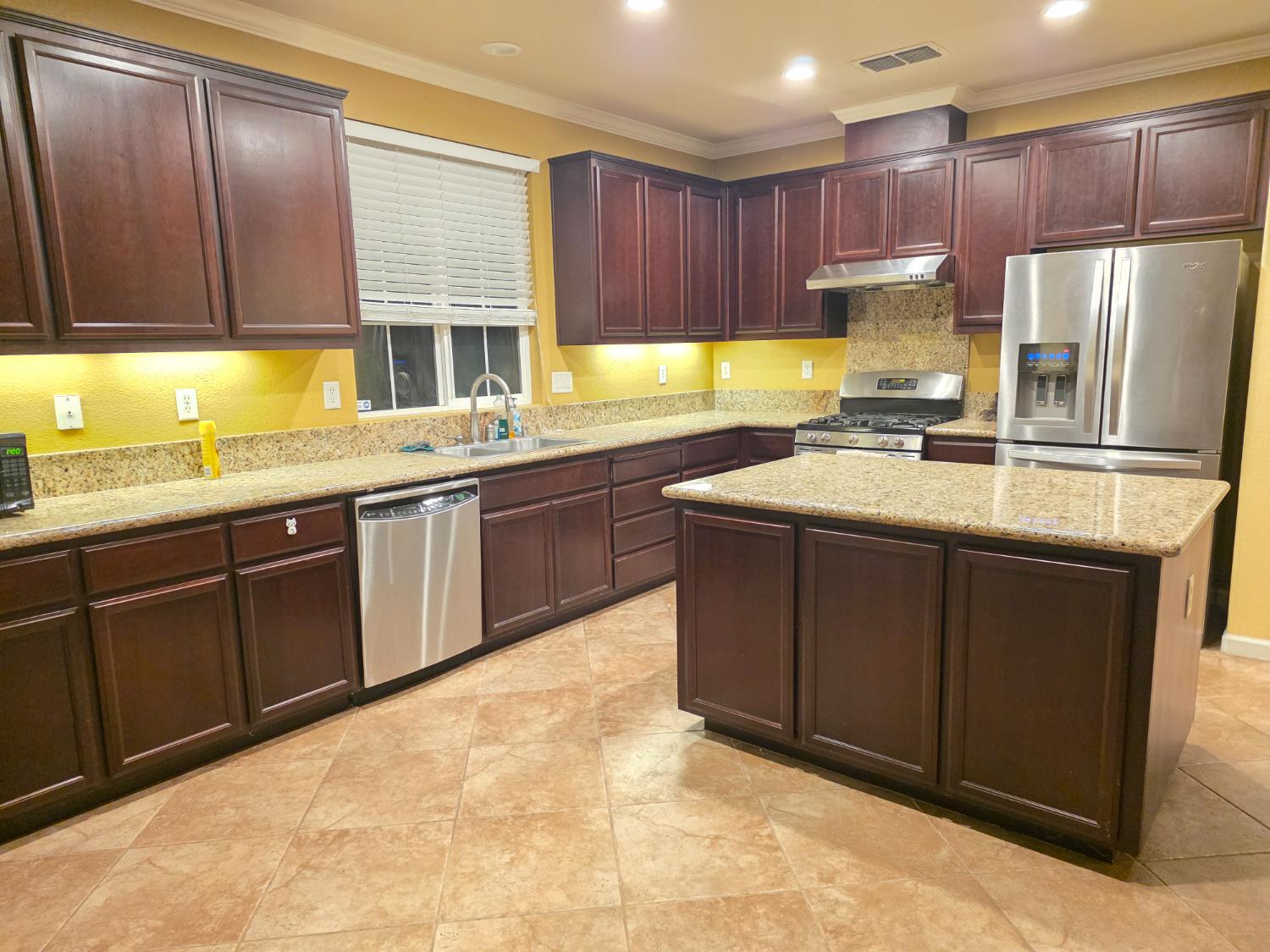 8146 Suarez Way Elk Grove, CA 95757 - Photo 12 of 86