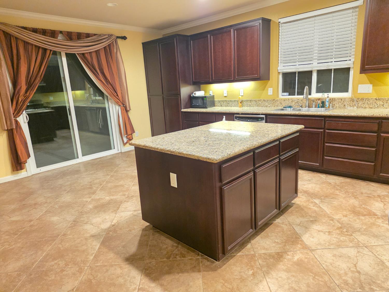 8146 Suarez Way Elk Grove, CA 95757 - Photo 5 of 41