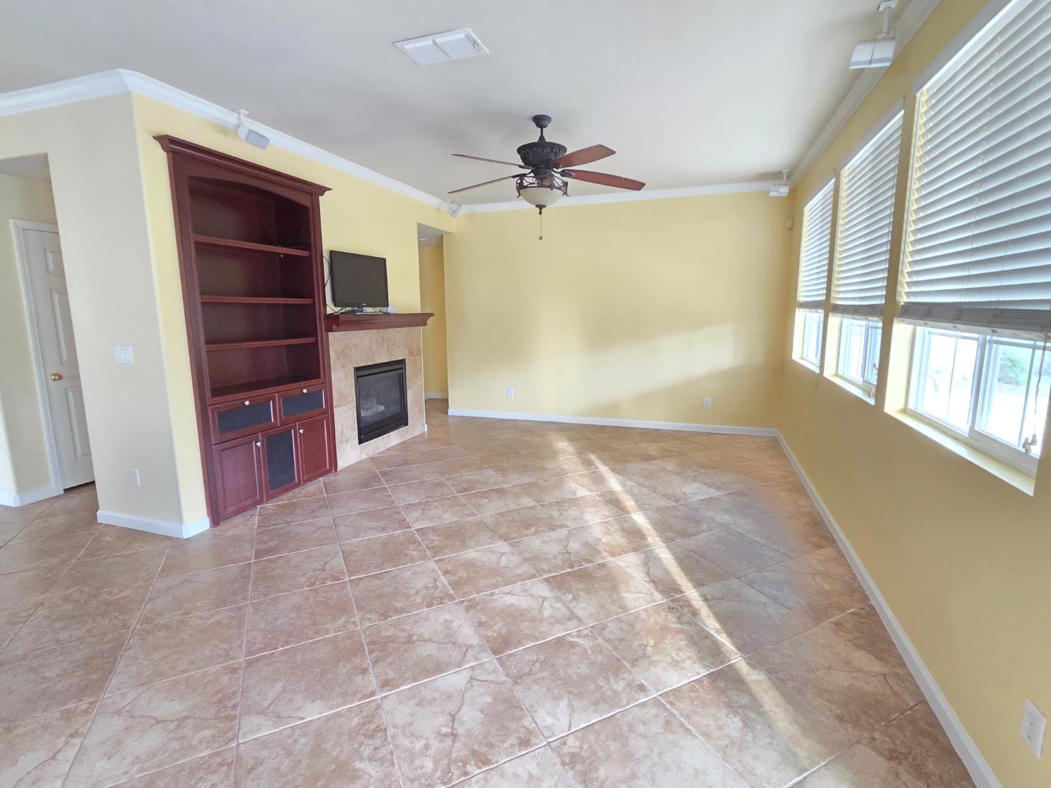 8146 Suarez Way Elk Grove, CA 95757 - Photo 10 of 41