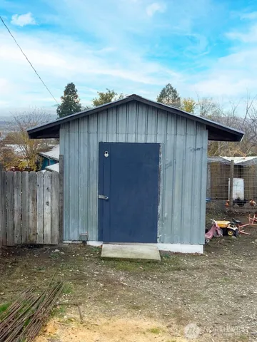 a view of a backyard with car parked