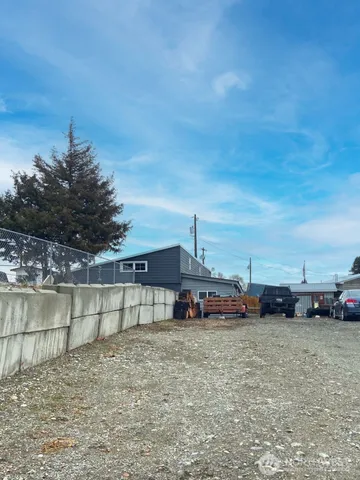 $255,000 | 522 Locust Street, Omak, WA 98841