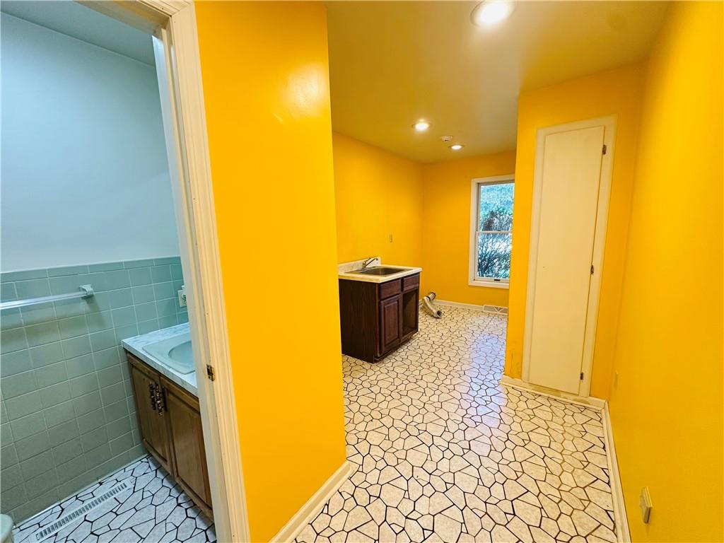 816 Belmont Road Butler, PA 16001 - Photo 18 of 39