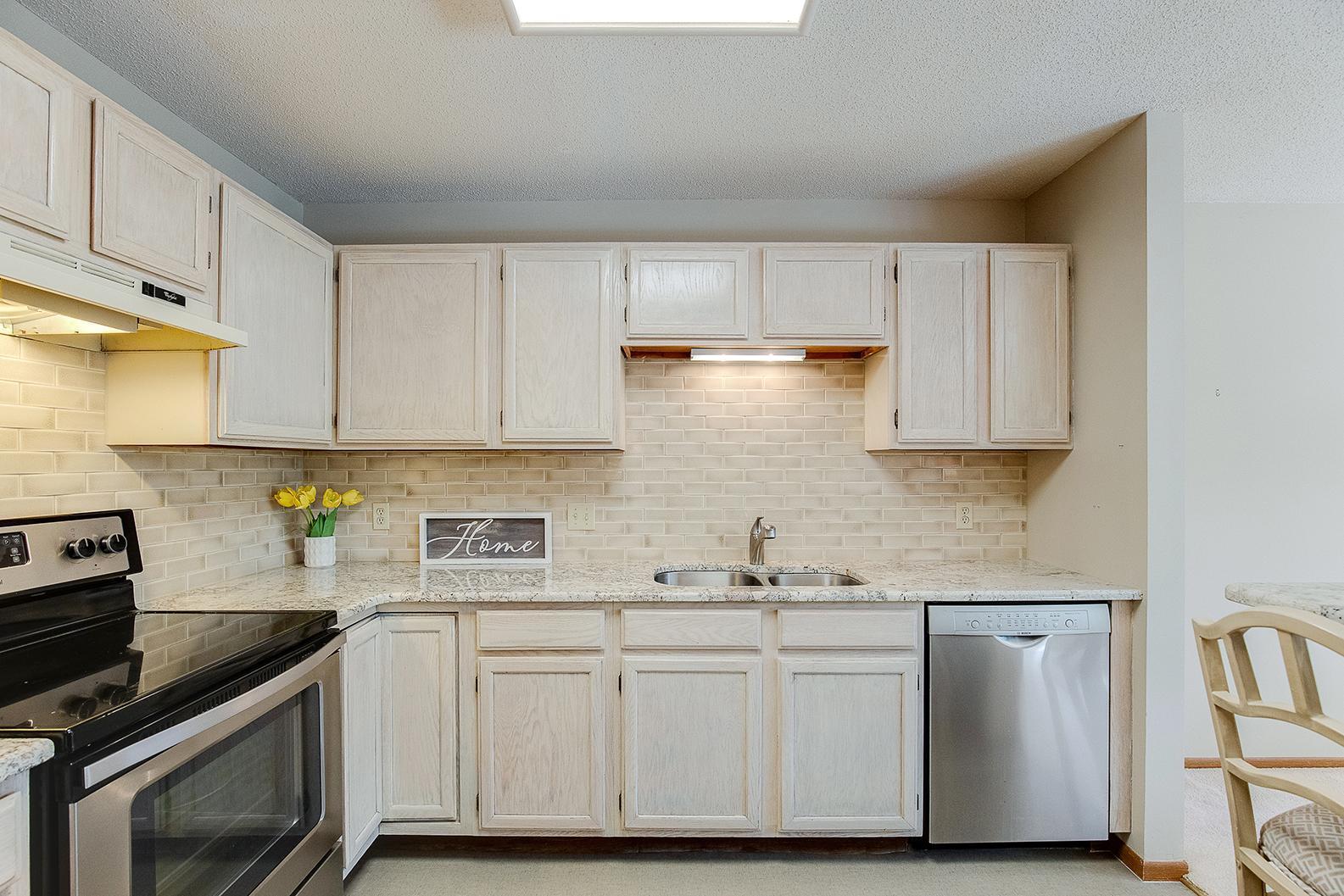 7271 Hunters Run Eden Prairie, MN 55346 - Photo 14 of 33 Gallery Image 14