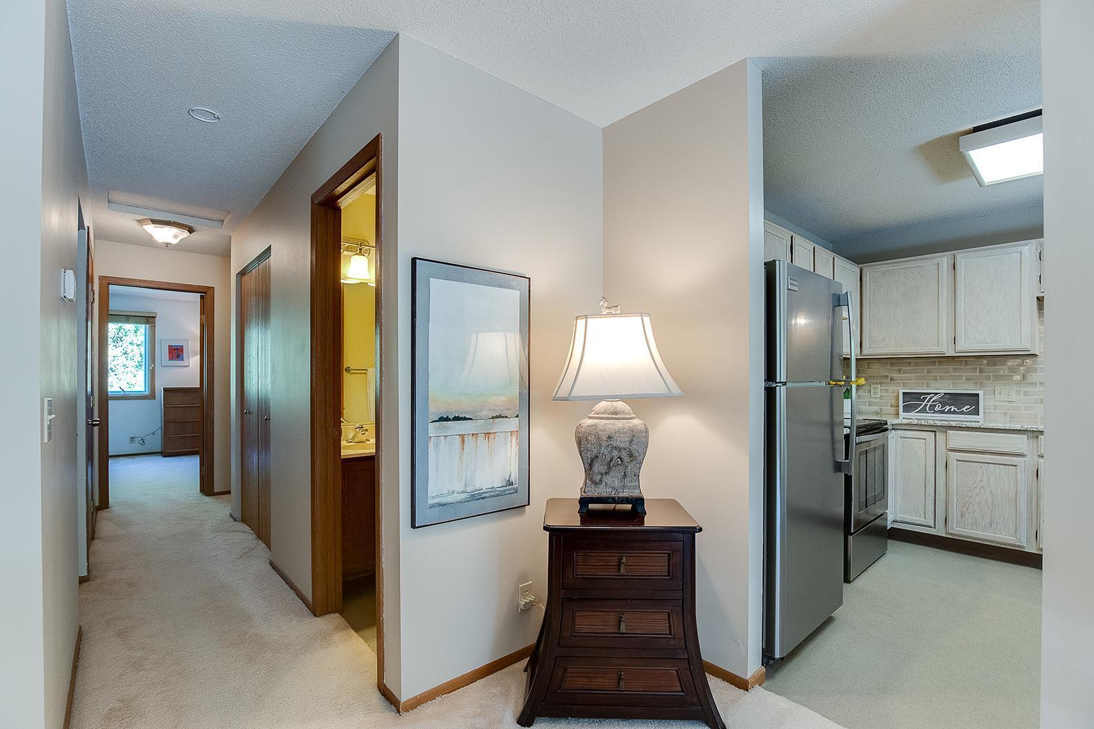 7271 Hunters Run Eden Prairie, MN 55346 - Photo 15 of 33 Gallery Image 15
