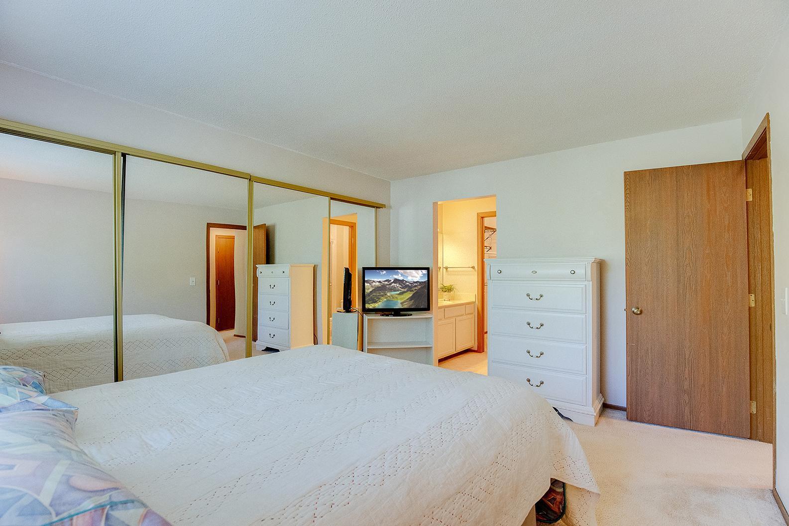 7271 Hunters Run Eden Prairie, MN 55346 - Photo 17 of 33 Gallery Image 17