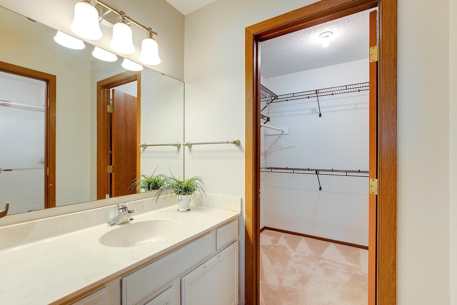 7271 Hunters Run Eden Prairie, MN 55346 - Photo 18 of 33 Gallery Image 18